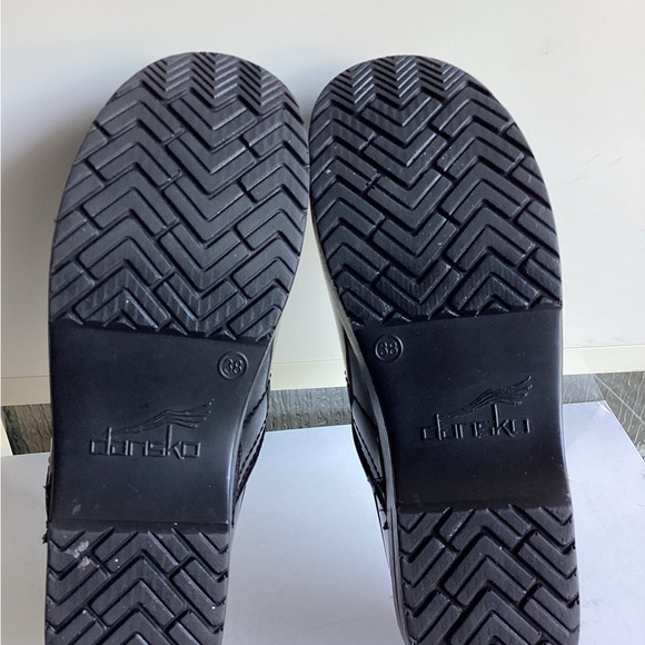 Dansko Glossy Black Leather Clogs Women's Size US 7 EU 38 - Picture 9 of 9